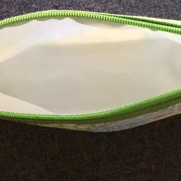 Clinique Cosmetic Bags Set of 2 Green Yellow Blue New without tags - Picture 4 of 9